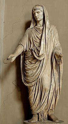 Escultura de la Antigua Roma - Genius de Augusto Museo Pío Clementino. Augustus Statue, Rome Ancient, Roman Armor, Roman Statue, Classic Sculpture, Rome Antique, Roman Sculpture, Vatican Museums, Ancient Sculpture