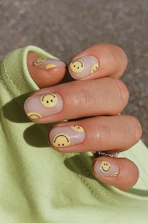 Spring Nails Inspiration – Rachel Vince Cute Short Nails, Nails Yellow, Spring Acrylic Nails, Cute Simple Nails, Spring Nail Colors, Cute Nail Art, Yellow Nails, Minimalist Nails, Funky Nails