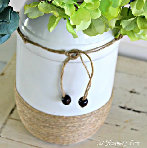 21 Rosemary Lane: A Nautical Vase Made from a Plastic Pretzel Container Plastic Container Crafts, Diy Projects Decor, Mason Jar Planter, Upcycle Plastic, Amazing Homes, Recipes Family, Recycled Projects, Plastic Container, Cute Diy