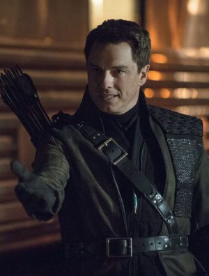 John Barrowman as Malcolm Merlyn in Arrow. Malcolm Merlyn, Arrow Memes, John Diggle, Arrow Tv Series, Arrow Cw, Captain Jack Harkness, Arrow (tv Show), Jack Harkness, Cw Dc