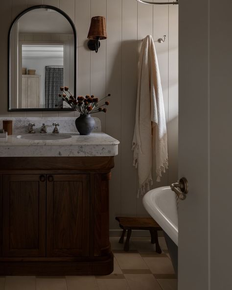 Amber Lewis | Let�’s talk TILE STYLE, shall we?! I’m asked about sources all the time soooo let’s check out all the gorg #oakhaven1937 tile together!… | Instagram Amber Interiors Design, Amber Lewis, Shoppe Amber Interiors, Arched Mirror, Metal Arch, Amber Interiors, Elegant Frame, Bathroom Inspo, Terry Towel