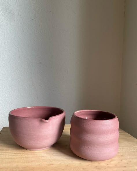 matcha bowl and mug Small Handbuilt Pottery Ideas, Ceramic Mug Shape Ideas, Plate Pottery Ideas, Pottery Wheel Inspiration, Wheelthrowing Pottery Ideas, Cermanics Ideas Aesthetic, Wheel Thrown Pottery Ideas Beginners, Wheel Pottery Ideas, Cool Pottery Ideas