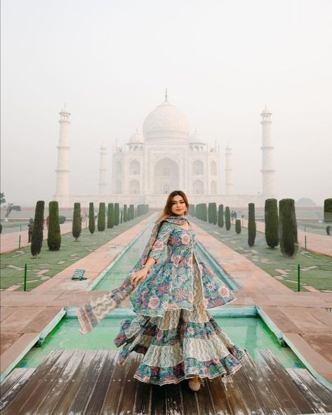 India Photoshoot Ideas, Nagma Mirajkar, Country Photoshoot, Dream Country, Travel Pose, Temple Photography, Wedding Photoshoot Props, Travel Pictures Poses, Indian Photoshoot