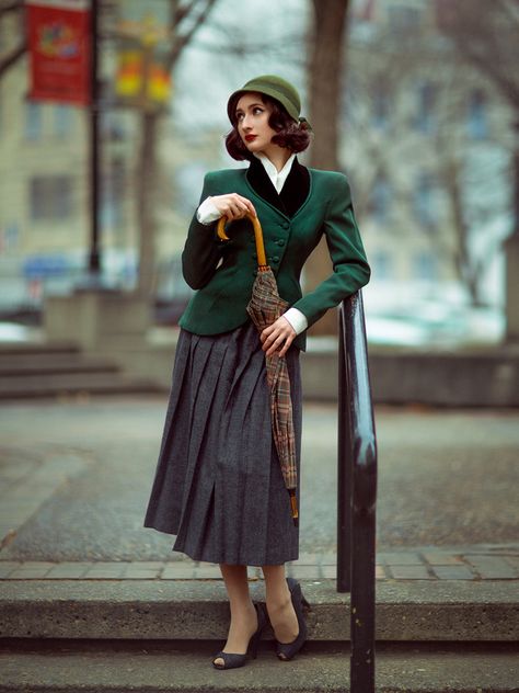 Orysia - Irene Rudnyk on Fstoppers Umbrella Photoshoot, Irene Rudnyk, Rainy Photography, Family Picture Poses, Model Shoot, Men Stylish Dress, Photoshoot Inspo, Fall Photoshoot, Autumn Fashion Casual