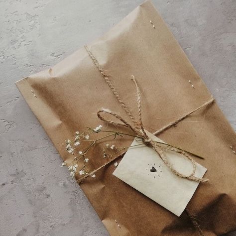 Brown Paper Packaging Ideas, Gift Wrapping Brown Paper, Cute Handmade Gifts For Boyfriend, Handmade Gifts For Boyfriend Creative, Gifts For Boyfriend Creative, Cute Handmade Gifts, Packaging Creative, Pretty Gift Wrapping Ideas, Etsy Packaging