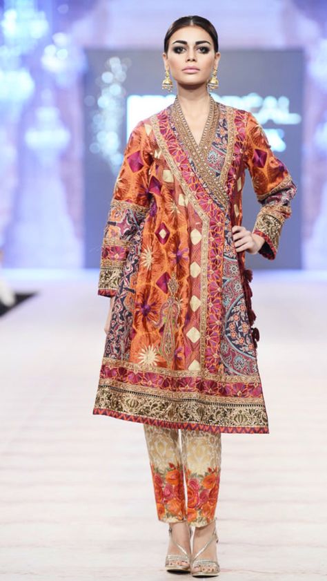 Mehndi dress Short Frocks Design, Shamaeel Ansari, Pakistan Bridal, Pakistan Fashion Week, Short Frocks, Eastern Dresses, Frock Designs, Frocks Design, Pakistani Fashion Casual