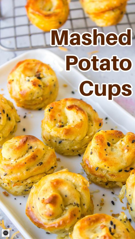 Cheesy, butter, and oh-so-good, these easy Mashed Potato Cups are the perfect bite-sized snack or side dish! Mashed Potato Cups, Potato Cups, Potato Recipes Crockpot, Mashed Potato Bites, Holiday Entertaining Food, Potato Appetizers, Instant Mashed Potatoes, Potato Snacks, Potato Bites