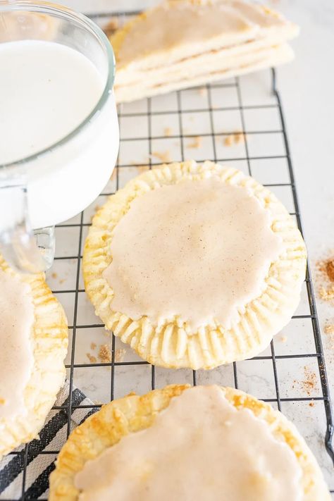 brown sugar and cinnamon pop tart cookie on a cookie cooling rack Pop Tart Cookies, Apple Pie Cookie Recipe, Tart Cookies, Best Apple Recipes, Caramel Apple Cookies, Buttery Sugar Cookies, Recipes For Thanksgiving, Apple Pie Cookies, Christmas Buffet