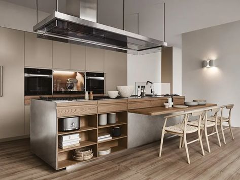 Kitchen with island and built-in snack bar CONVIVIUM by Arclinea Kitchen Built In Cabinets, Arclinea Kitchen, Italy Interior Design, Kitchen Built In, Italian Home Decor, Kitchen With Island, Elegant Doors, Stainless Kitchen, Antonio Citterio