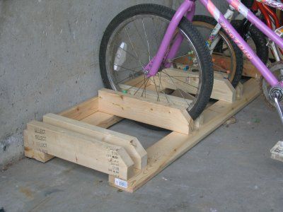 Kids Bike Storage, Rack Velo, Bike Parking Rack, Diy Bike Rack, Bike Rack Garage, Bike Storage Garage, Diy Wood Floors, Wood Bike, Bike Storage Rack