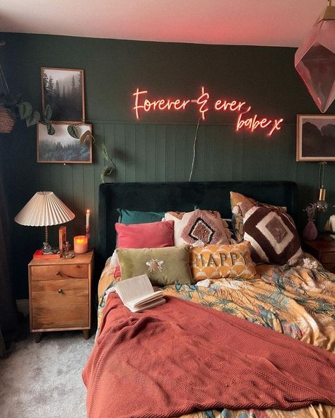 Little Apartment Decor, Street Room, Bed Inspired, Aesthetic Eclectic, Baddie Apartment Ideas, Baddie Apartment, Apartment Decoration, Bedroom Goals, Apartment Decor Inspiration