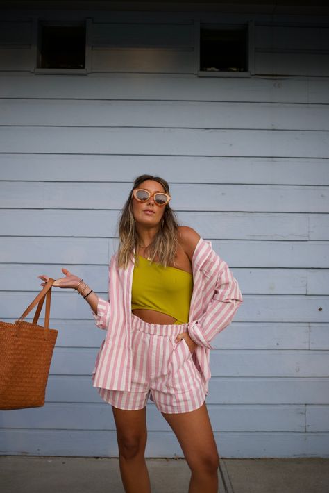 Pink Striped Shorts Outfit, Striped Shorts Outfit, Striped Top Outfit, Mexico Outfits, Strip Blouse, Outfits For Mexico, Stripe Shorts, Striped Sleeveless Top, Shorts Outfit