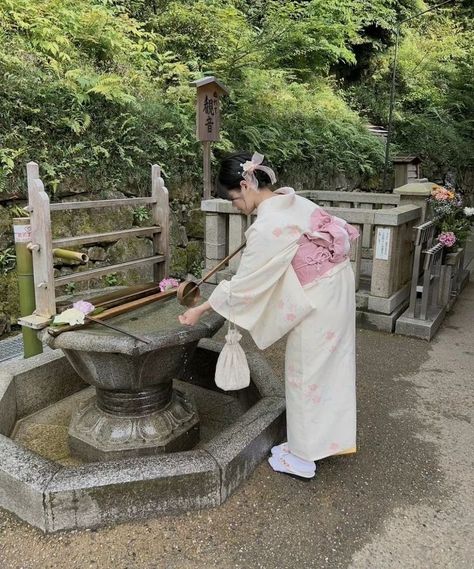 Japan Trip Aesthetic, Traditional Japanese Kimono, Go To Japan, Japan Culture, Japan Aesthetic, Aesthetic Japan, Japan Photo, Japanese Aesthetic, Slice Of Life