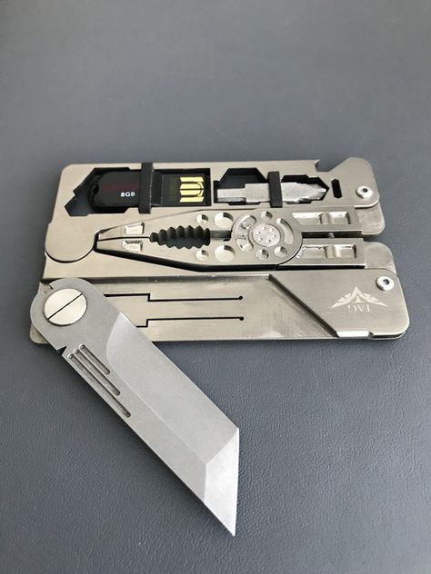 TAG - ultra lightweight pocket tool for everyday carry. The SUPRA a credit card shaped multitool that puts a tool box in your wallet. Cool Camping Gear, Pocket Gadgets, Camping Gear Gadgets, Pocket Tools, Wallet Tool, Chuck Box, Edc Gadgets, Desain Pantry, Best Camping Gear