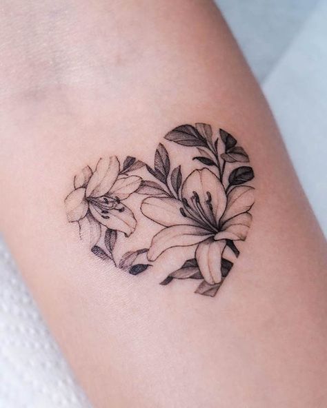 Heart With Flowers Tattoo, Heart Flower Tattoo, Flowers Tattoo Design, Black Heart Tattoos, Heart Tattoo Wrist, Heart With Flowers, Shape Tattoo, Heart Tattoos, Cute Tiny Tattoos