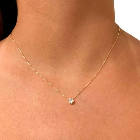 Minimalist Accessories Jewellery, Tiny Diamond Necklace, Diamond Charm Necklace, Jewelry Necklace Simple, Minimal Pendant, Preppy Jewelry, Pretty Jewelry Necklaces, Gold Chain Design, Gold Necklace Simple