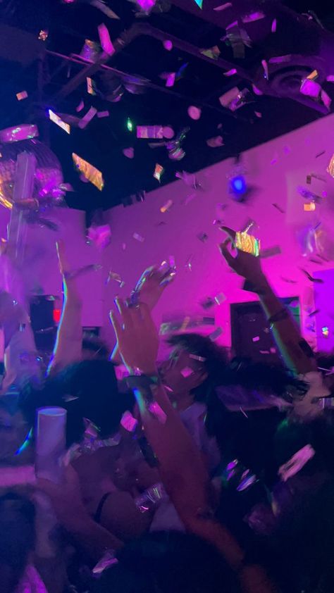 Confetti Aesthetic, Night Club Aesthetic, Sweet Sixteen Birthday Party Ideas, Life I Want, Dj Dance, Party Life, Event Fashion, Drinks Bar, Party Confetti