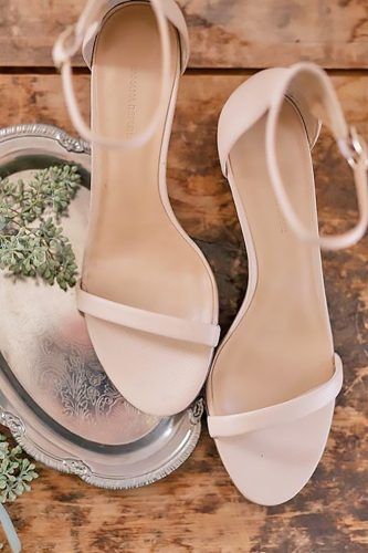 Wedding Sandals Youll Want To Wear Again ★ See more: https://www.weddingforward.com/wedding-sandals/3 Cowgirl Boots Wedding, Bridesmaid Sandals, Bride Sandals, Summer Wedding Shoes, Wedding Shoes Sandals, Beach Wedding Sandals, Stile Boho Chic, Beach Wedding Shoes, Wedding Shoes Comfortable