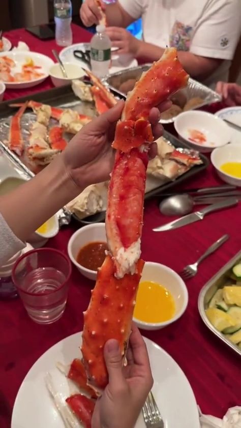 Crab Leg Dinner, King Crab Recipe, Alaskan Crab Legs, King Crab Legs Recipe, Red King Crab, Crab Legs Recipe, Alaskan King Crab, Crab Dishes, King Crab Legs