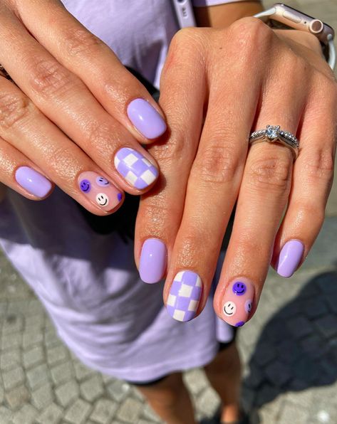 50+ Gorgeous Purple Spring Nails For a Fresh Manicure! - Prada & Pearls 70s Nails Retro, Purple Spring Nails, Fresh Manicure, Purple Spring, Short Gel Nails, Cute Simple Nails, Lavender Nails, Simple Gel Nails, Summery Nails