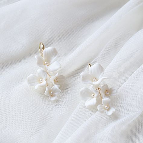 White Flower Bridal Earrings, Elopement Accessories, Bridal Party Accessories, Different Wedding Dresses, Pearls Wedding, Bride Earrings, Porcelain Flowers, Clay Flowers, Simple Flowers