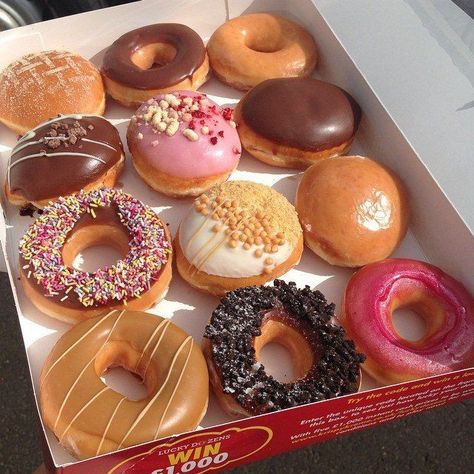 Pin for Later: Warning: You're About to Get the Biggest Doughnut Craving of Your Life If you bring these to work on Friday, you will definitely win the Co-Worker of the Year award. Credit- @popsugar Junk Food Snacks, Delicious Donuts, God Mat, Think Food, Food Goals, Food Platters, Breakfast Casserole, Food Obsession, Cafe Food