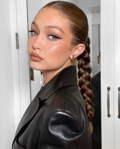 Gigi Hadid Braided Ponytail, Gigi Hadid Braids, Gigi Hadid Sleek Hair, Gigi Hadid Curly Hair, Gigi Hadid Hair Up, Gigi Hadid Hair Style, Gigi Hadid Ponytail, Gigi Hadid Hairstyles, Gigi Hadid Makeup