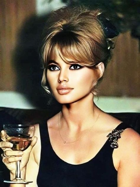 60’s Hair, Bardot Hair, 1960s Hair, 60s Hair, Leading Women, 70s Hair, Penteado Cabelo Curto, Great Hair, Big Hair