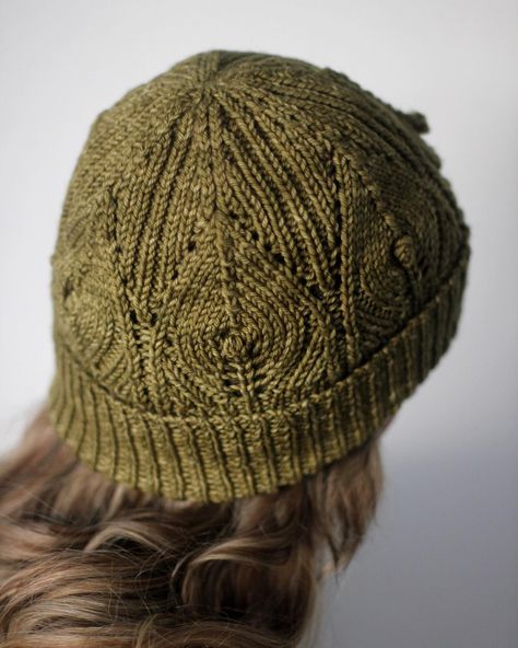 NEW PATTERN 🚨 I’m happy to announce the release of Bee Leaf hat knit pattern! 🍃 🍃It’s a great project to work on for coming spring with big leaves that grow out of the deep ribbed brim and adorn the body of the hat. Framed into the arches, they came together to form a star at the top of the crown. 🧶 Available in three sizes and knit in the round from the bottom up, this hat has a snug fit with a folded brim that keeps the ears warm. Yarn: Vintage by @madelinetosh 💰 Enjoy introductory dis... Hat Knit Pattern, Leaf Hat, Hat Knitting Pattern, Hat Knit, Pattern Knitting, Hat Knitting, Big Leaves, Knit In The Round, Hat Knitting Patterns