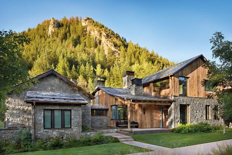 An Aspen Home Re-creates the Ambience of a Five-Star Alpine Lodge | Aspen Sojourner Finnish Cottage, Aspen Lodge, Hopkins Architects, Exterior Home Colors, Aspen Home, Cabin Mountain, Alpine Lodge, Alpine House, Aspen Art