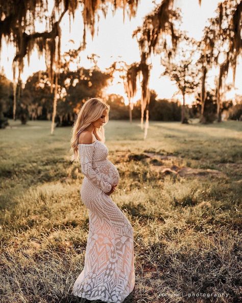 Boho Maternity Shoot, Off The Shoulder Formal Dress, Maternity Photo Dresses, Boho Maternity Photos, Fall Maternity Photos, Outdoor Maternity Photos, Maternity Photo Outfits, Maternity Photography Outdoors, Maternity Photography Poses Pregnancy Pics