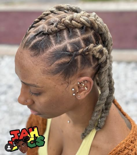 Dreadlock Cornrows, Barrel Locs, Short Locs Styles, Female Dreadlocks, Lock Hairstyles, Dreadlock Ideas, Female Dreadlocks Styles, Locs Ideas, Dreads Short Hair