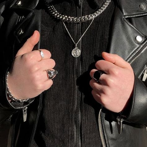 Get⛓ now. Classic design.👊 FREE SHIPPING💀 @rumblerings.com Mens Necklace Fashion, Jewelry Boys, Mens Necklace Personalized, Men's Necklace Gold, Medusa Pendant, Mens Leather Necklace, Necklaces With Meaning, Devils Night, Mens Necklace Pendant