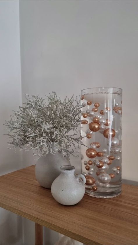 Floating Pearls of Wisdom to kick off my Christmas Decorating. #myfavouritetimeofyear I've used gold and white pearls in 3 different sizes… | Instagram Water Beads Centerpiece, Evergreen Candle, Pearls Of Wisdom, Christmas Vases, Diy Christmas Tree Topper, Flocked Christmas Trees Decorated, Minimalist Christmas Tree, Christmas Themes Decorations, Flocked Christmas Trees