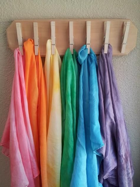 Play Silk Storage, Play Silk Ideas, Playsilks Ideas, Playsilk Display, Waldorf Playroom, Waldorf Preschool, Play Silks, Waldorf Kindergarten, Scarf Display