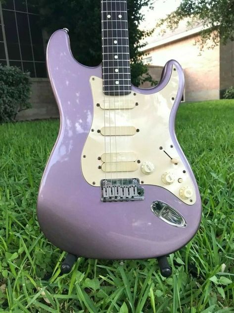 Purple Electric Guitar, Gitar Vintage, Purple Guitar, Electric Guitar Design, Violet Pastel, Fender Electric Guitar, Guitar Obsession, Jeff Beck, Cool Electric Guitars