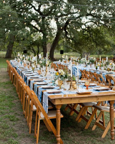 Casual Reception Tables Placemat Ideas, Farm Reception, White Wedding Centerpieces, Tie The Knot Wedding, Diy Placemats, Wedding Reception Seating, Martha Weddings, Garden Reception, Wedding Table Linens