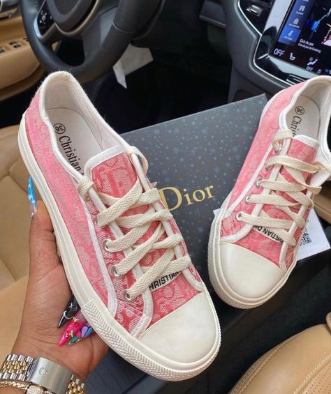 Jayda Outfits, Graduation Shoes, Pink Dior, Cute Online Clothing Stores, Pretty Sneakers, Custom Shoes Diy, Fly Shoes, Shoe Palace, Dior Sneakers