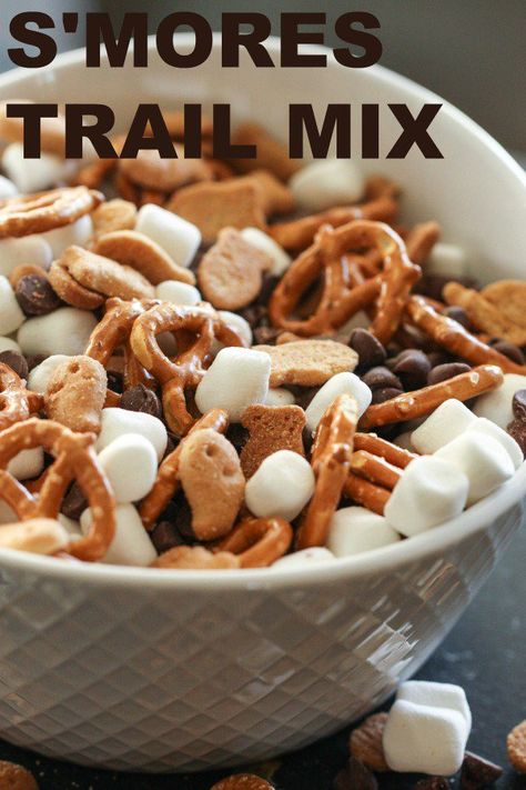 S'mores Trail Mix | Six Sisters' Stuff Summer should just stay forever. I never want S'mores season to end. Luckily this S'mores Trail Mix, will keep my s'more cravings in check, all year round. #smores #trailmix Movie Night Desserts, Fudge Stripe Cookies, Graham Cookies, Brownie Scouts, Daisy Troop, Trail Mix Recipes, Homemade Trail Mix, Six Sisters Stuff, Daisy Scouts