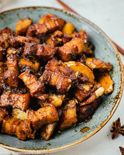 Hong Shao Rou - Chinese Braised Pork Belly - 红烧肉 | This Chinese Braised Pork Belly recipe (Hong Shao Rou) is packed with authentic Chinese flavors. The pork belly is juicy, sweet, savory, full of umami, and melts in your mouth. With only 10 ingredients, this Chinese Braised Pork Belly recipe is easy to make and perfect served with sticky rice or cauliflower rice for a low-carb dinner. | #chinesebraisedporkbelly #porkbellyrecipe #hongshaorou #hongshaorourecipe #chineseporkbelly Chinese Braised Pork Belly, Chinese Braised Pork, Hong Shao Rou, Sticky Pork, Chinese Pork, Braised Pork Belly, Pork Belly Recipes, Cubed Potatoes, Easy Chinese