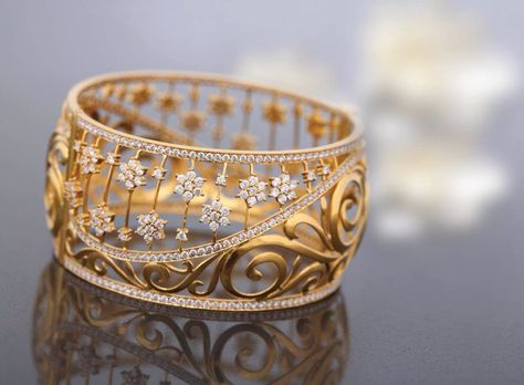 Latest Bangle design Broad Bangles Gold, Modern Gold Jewelry, Gold Bridal Jewellery Sets, Bangles Design, Chur, Wedding Jewellery Collection, Gold Ring Designs, Bangles Jewelry Designs, Gold Bangles Design