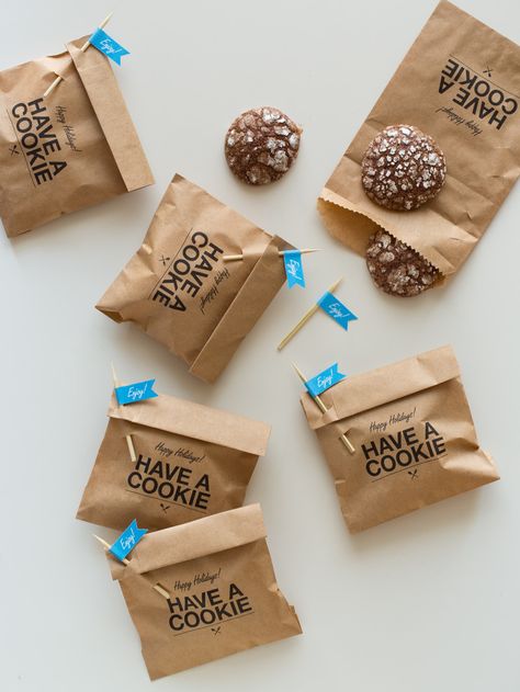 Let's make some cookie gifts! Cookie Wrapping Ideas, Brownie Packaging, Biscuits Packaging, Baking Packaging, Dessert Packaging, Cookie Business, Bakery Packaging, Cookie Bags, Cookie Packaging