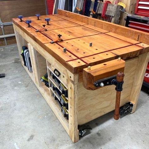 Woodworking Workbench Plans, Woodshop Workbench Ideas, Woodworking Bench Ideas, Woodwork Bench, Kids Woodworking Projects, Workbench Organization, Workbench Ideas, Building A Workbench, Workbench Designs