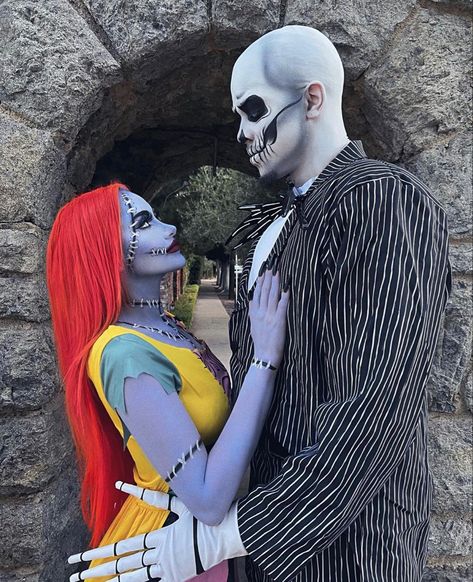 Crazy Couple Halloween Costumes, Couples Costumes Face Paint, Monster High Couple Costume, Sally Nightmare Before Christmas Makeup, Jack And Sally Costumes, Halloween Casal, Sally Makeup, Cool Couple Halloween Costumes, Mom Halloween Costumes