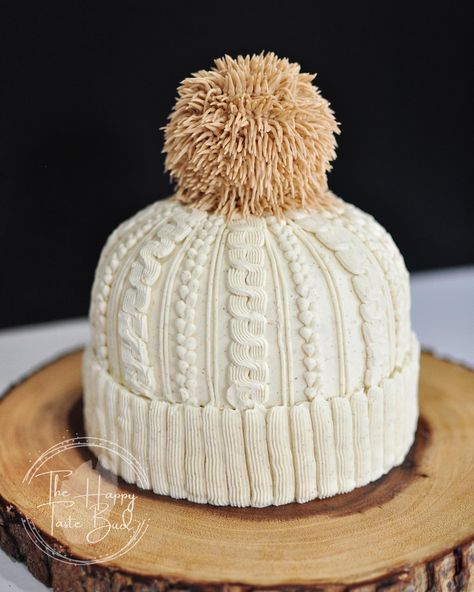 Winter Hat Cupcakes, Winter Hat Cake, Funny Christmas Cakes, Winter Cake Decorating Ideas, Winter Cake Designs, Winter Cake Ideas, Christmas Sweater Cake, Sweater Cake, Mini Christmas Cakes