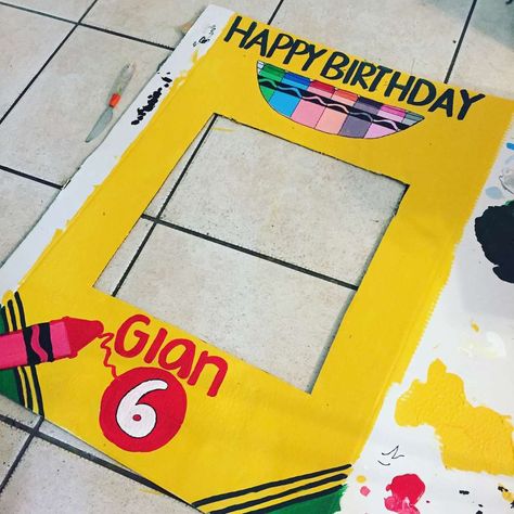 Art Birthday Party Ideas, Crayola Birthday Party, Crayon Themed Classroom, Crayon Birthday Parties, Kids Art Party, Art Themed Party, Crayola Art, Painting Birthday Party, 5th Birthday Party Ideas