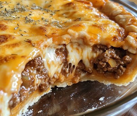 The Pizza Burger Pie – Chloe foods Pizza Burger Pie, Pizza Burgers Recipe, Sausage Pie, Hamburger Pizza, Bean Pie, Garlic Bread Pizza, Pizza Bowl, Cheeseburger Pie, Pizza Burger