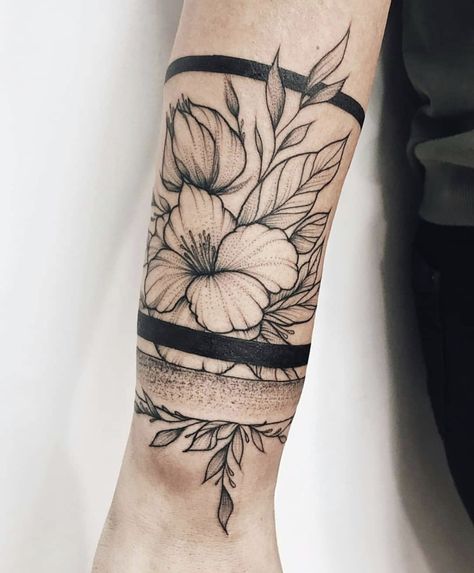 Half Sleeve Flower Tattoo, Voll Arm-tattoos, Geniale Tattoos, Flower Tattoo Sleeve, Arm Band Tattoo, Tattoo Bracelet, Band Tattoo, Nails Almond, Inspirational Design