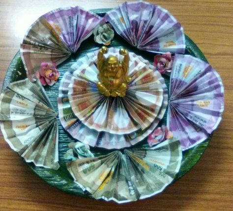 Currency Note Packing Ideas For Wedding, Note Packing Ideas For Wedding, Packing Ideas For Wedding, Handmade Rakhi Designs, Indian Wedding Gifts, Coconut Shell Crafts, Chocolate Bouquet Diy, Thali Decoration Ideas, Candy Bouquet Diy