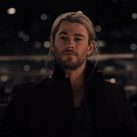 Thor icons Avengers Visuals, Thor Age Of Ultron, Marvel Scrapbook, Thor Aesthetic, Thor Icon, Thor Mcu, Thor Valkyrie, Mcu Shifting, Shadow Knight